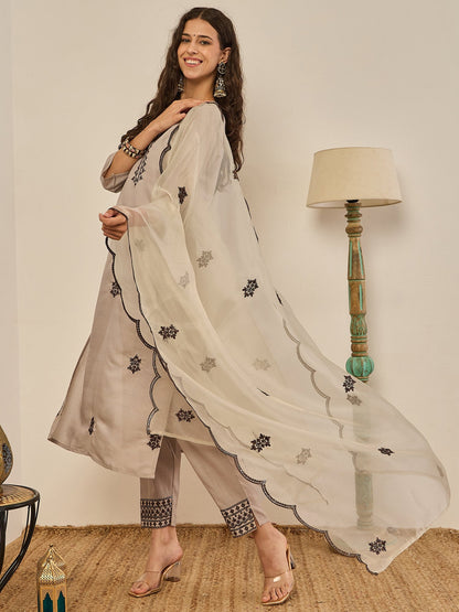 Saundh Grey Silk Blend Embroidered Kurta Set Suits - FitVibe Fashion