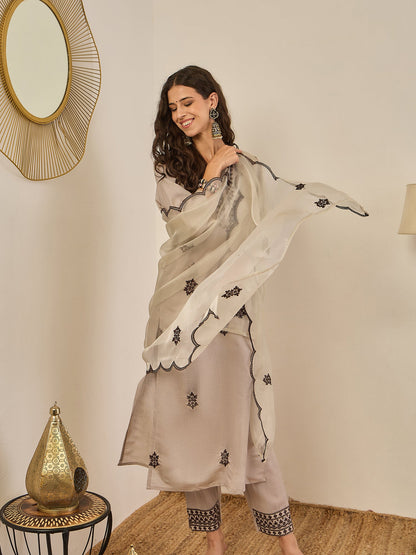 Saundh Grey Silk Blend Embroidered Kurta Set Suits - FitVibe Fashion