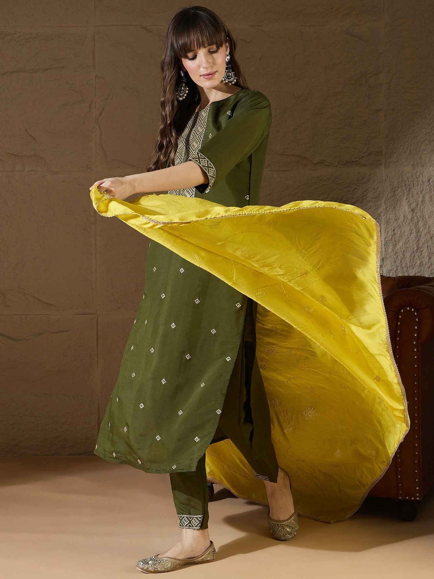 Aarohi green Women Kurta and Pant Sets Silk Blend Fabric