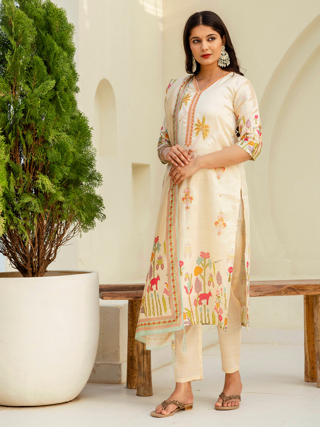 Charvi Cream Floral Print  Silk Women Kurta Sets With Printed Dupatta Suits - FitVibe Fashion
