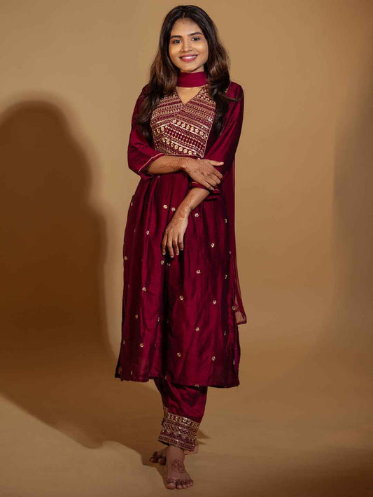 Aaradhya Women Flared Kurta and Trousers Pant Set Silk Blend