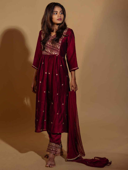 Aaradhya Women Flared Kurta and Trousers Pant Set Silk Blend