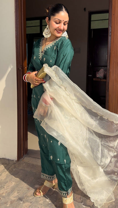 Triveni Silk Blend Kurta and Trouser Set with Organza Dupatta - FitVibe Fashion