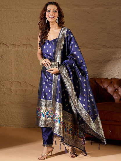 Aangan Ethnic Kurta with Trousers & Dupatta Set