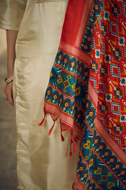 Meherbaan  Women Kurta and Trousers Pant Set Silk Blend - FitVibe Fashion