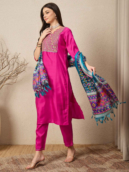 Aabha pink Women Kurta and Trousers Pant Set