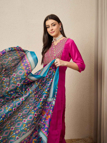 Aabha pink Women Kurta and Trousers Pant Set