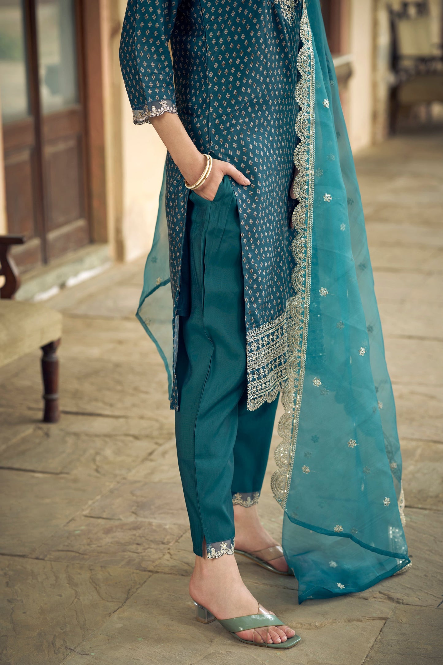 Chaitra Women Kurta and Pant Sets Muslin Print Fabric - FitVibe Fashion