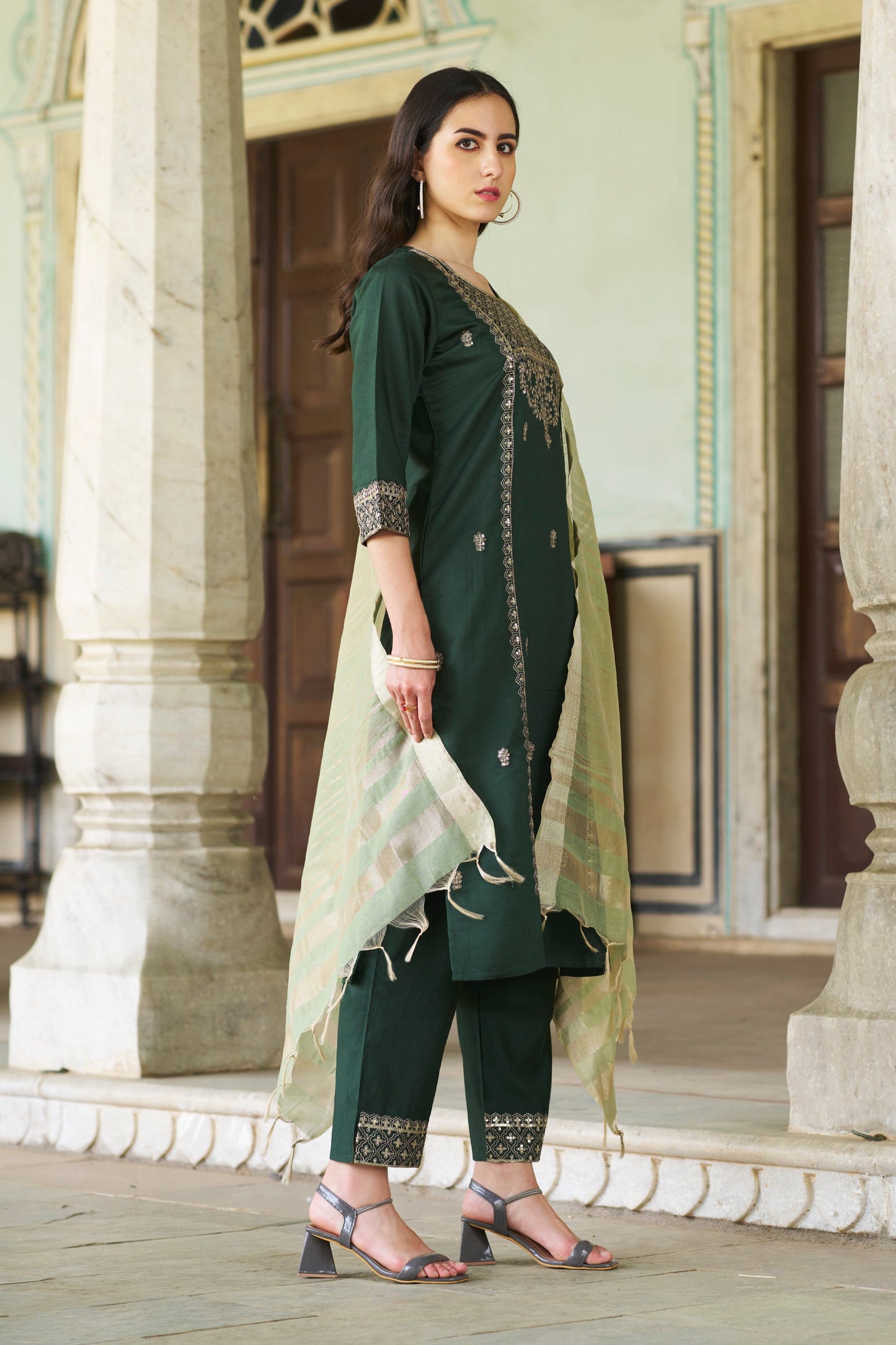 Raagini Women Kurta and Pant Sest Viscose Rayon - FitVibe Fashion