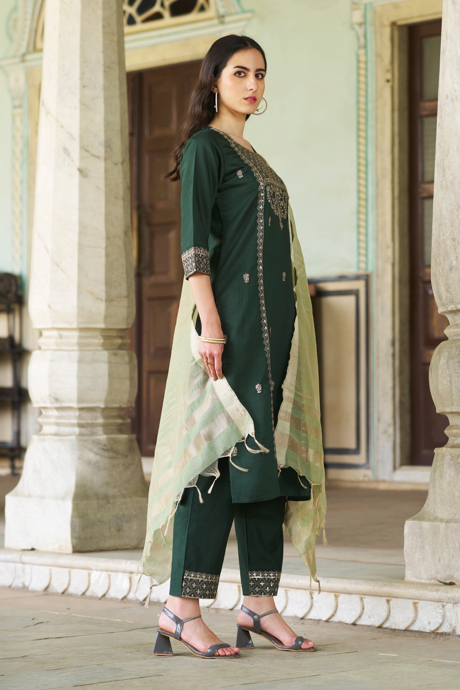 Raagini Women Kurta and Pant Sest Viscose Rayon - FitVibe Fashion