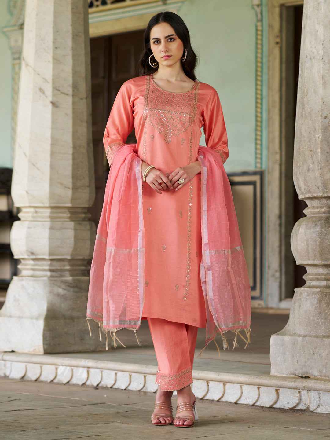 Aarohi Women Kurta and Pant Sest Viscose Rayon