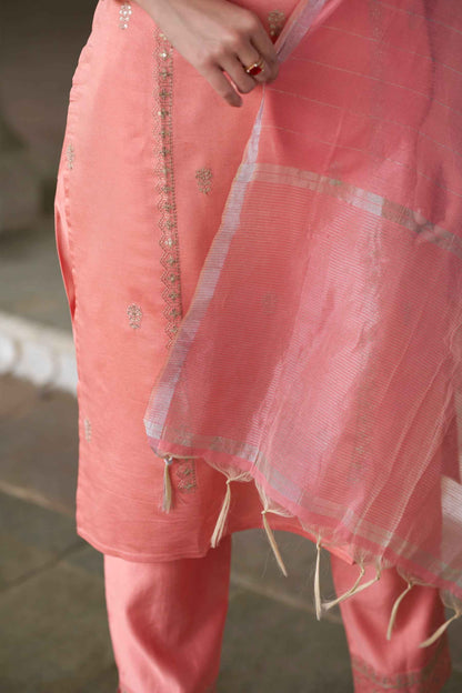 Aarohi Women Kurta and Pant Sest Viscose Rayon