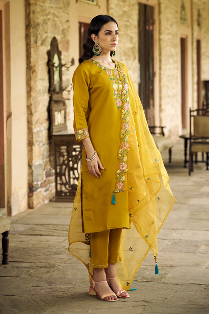 Virasat Women Kurta and Pant Sets Viscos Roman Silk Fabric - FitVibe Fashion