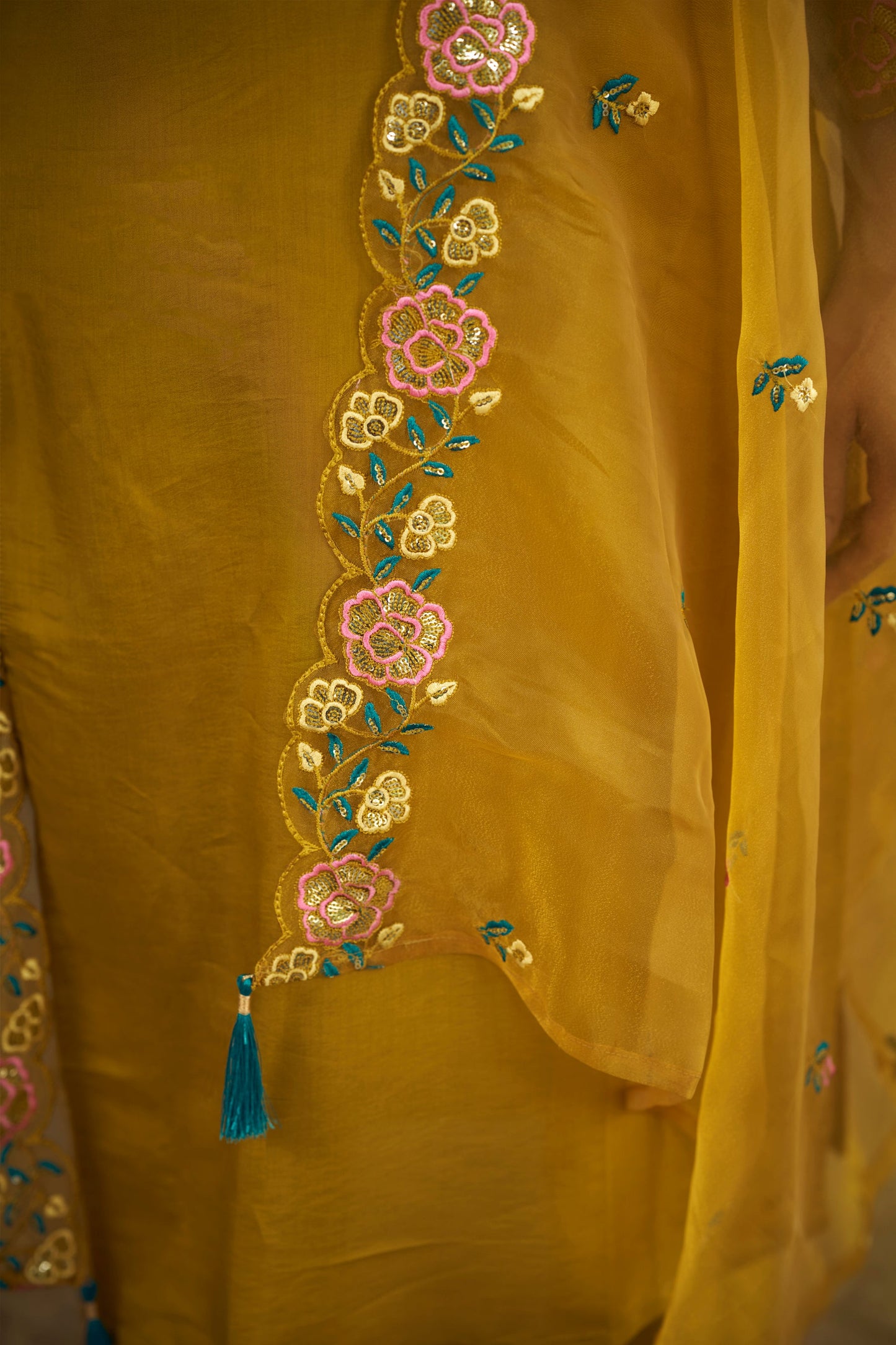 Virasat Women Kurta and Pant Sets Viscos Roman Silk Fabric - FitVibe Fashion