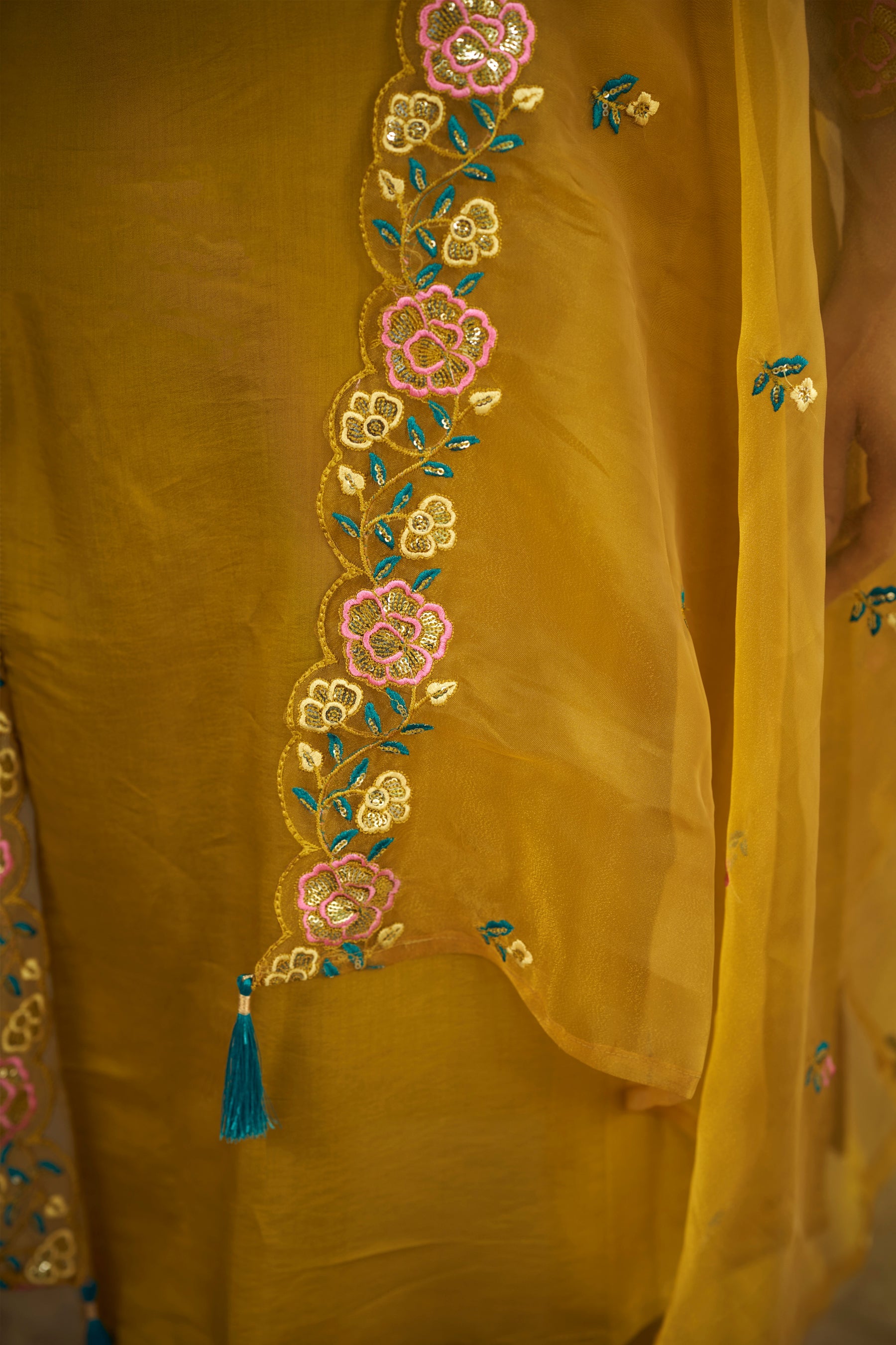 Virasat Women Kurta and Pant Sets Viscos Roman Silk Fabric - FitVibe Fashion