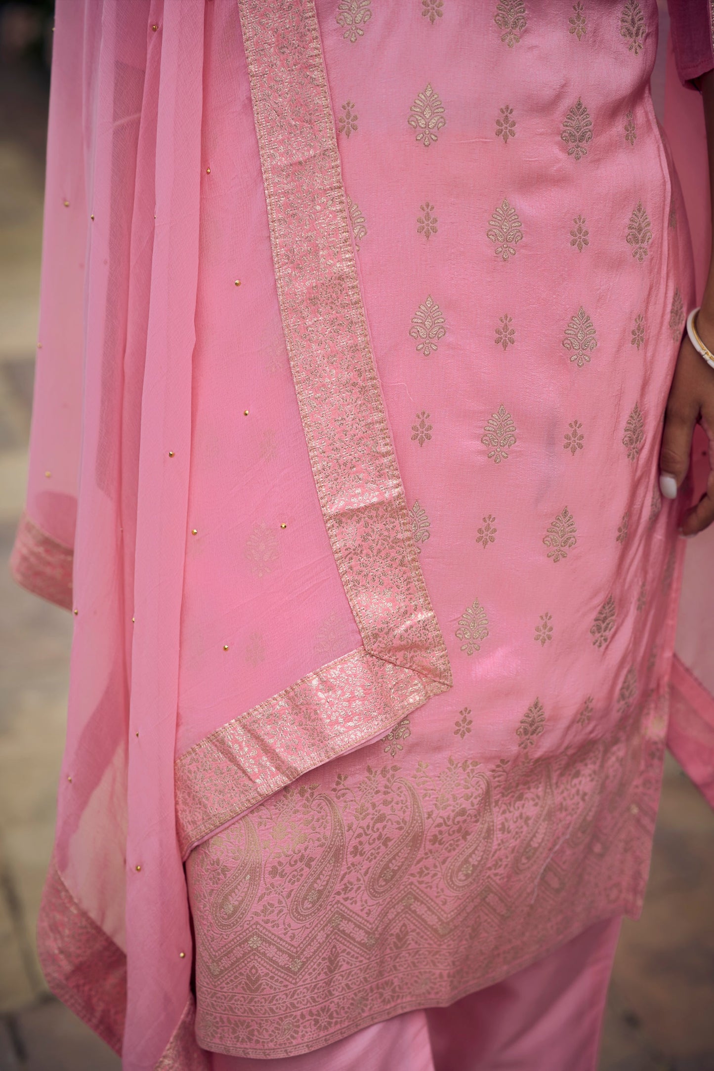 Roobina Women Kurta and Pant Sets Dupatta Viscose Rayon Silk Blend with Handwork - FitVibe Fashion