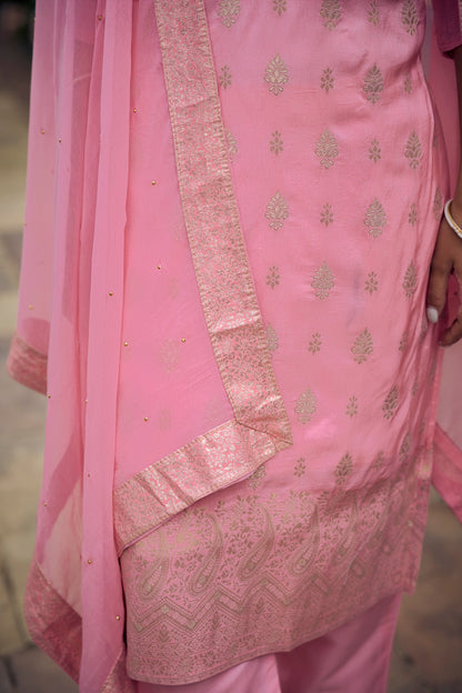 Roobina Women Kurta and Pant Sets Dupatta Viscose Rayon Silk Blend with Handwork - FitVibe Fashion