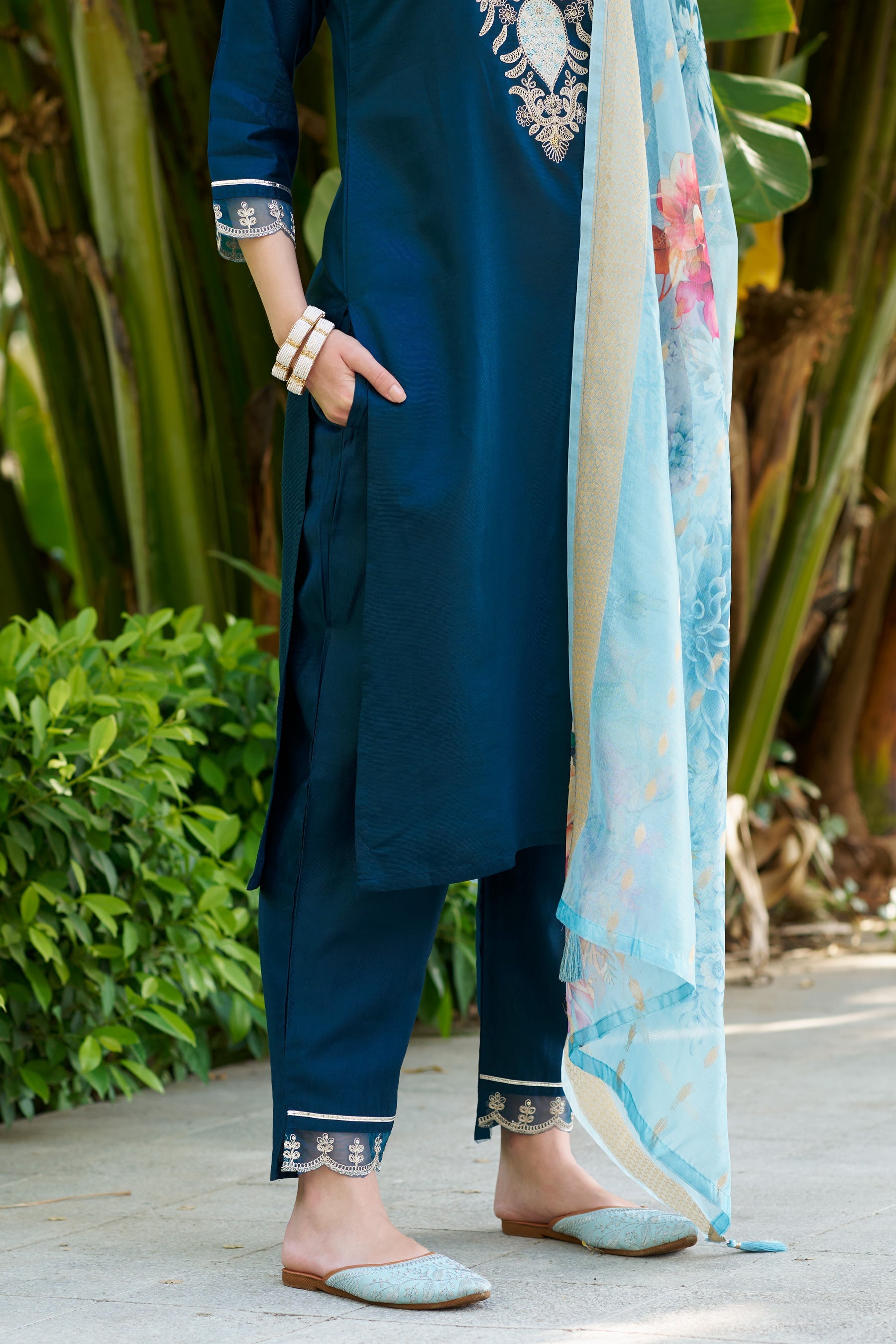 Gulaabo Women Kurta and Pant Viscose Rayon Fabric - FitVibe Fashion