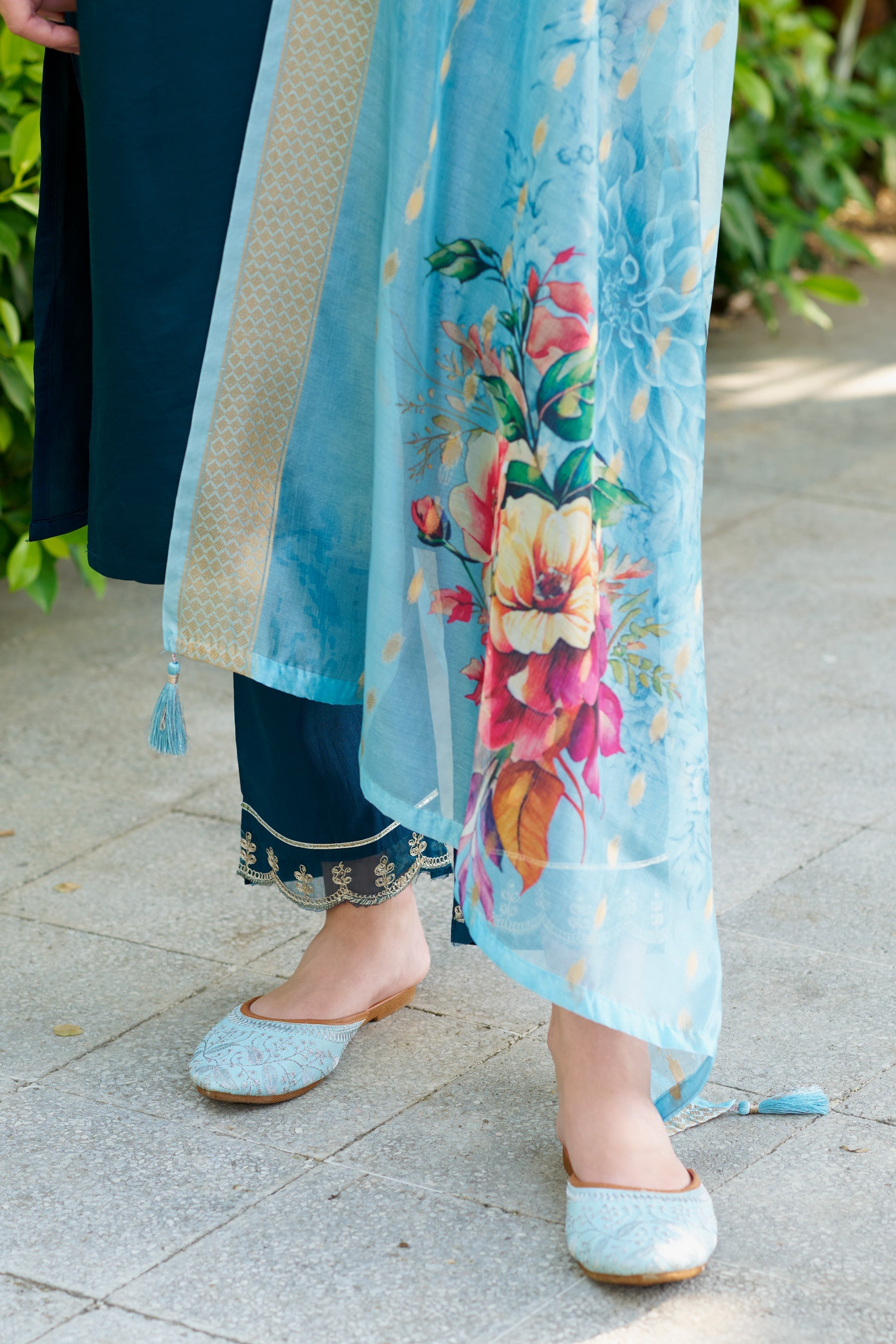 Gulaabo Women Kurta and Pant Viscose Rayon Fabric - FitVibe Fashion