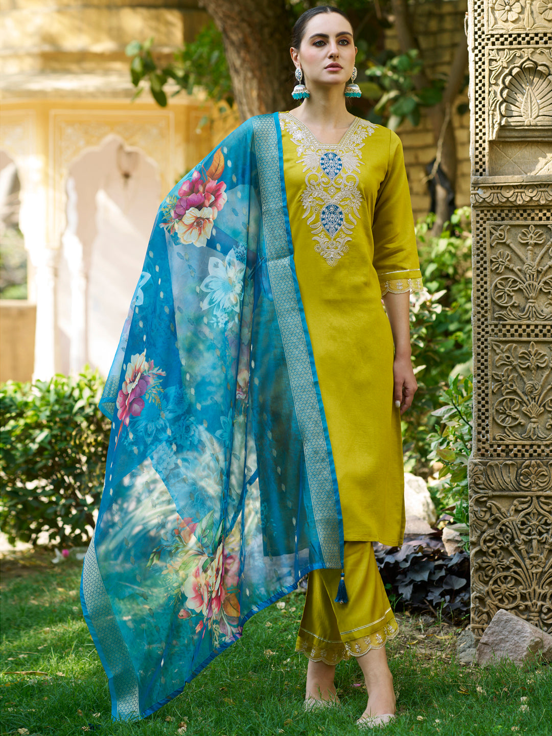 Isha Women Kurta and Pant Viscose Rayon FabricI - FitVibe Fashion