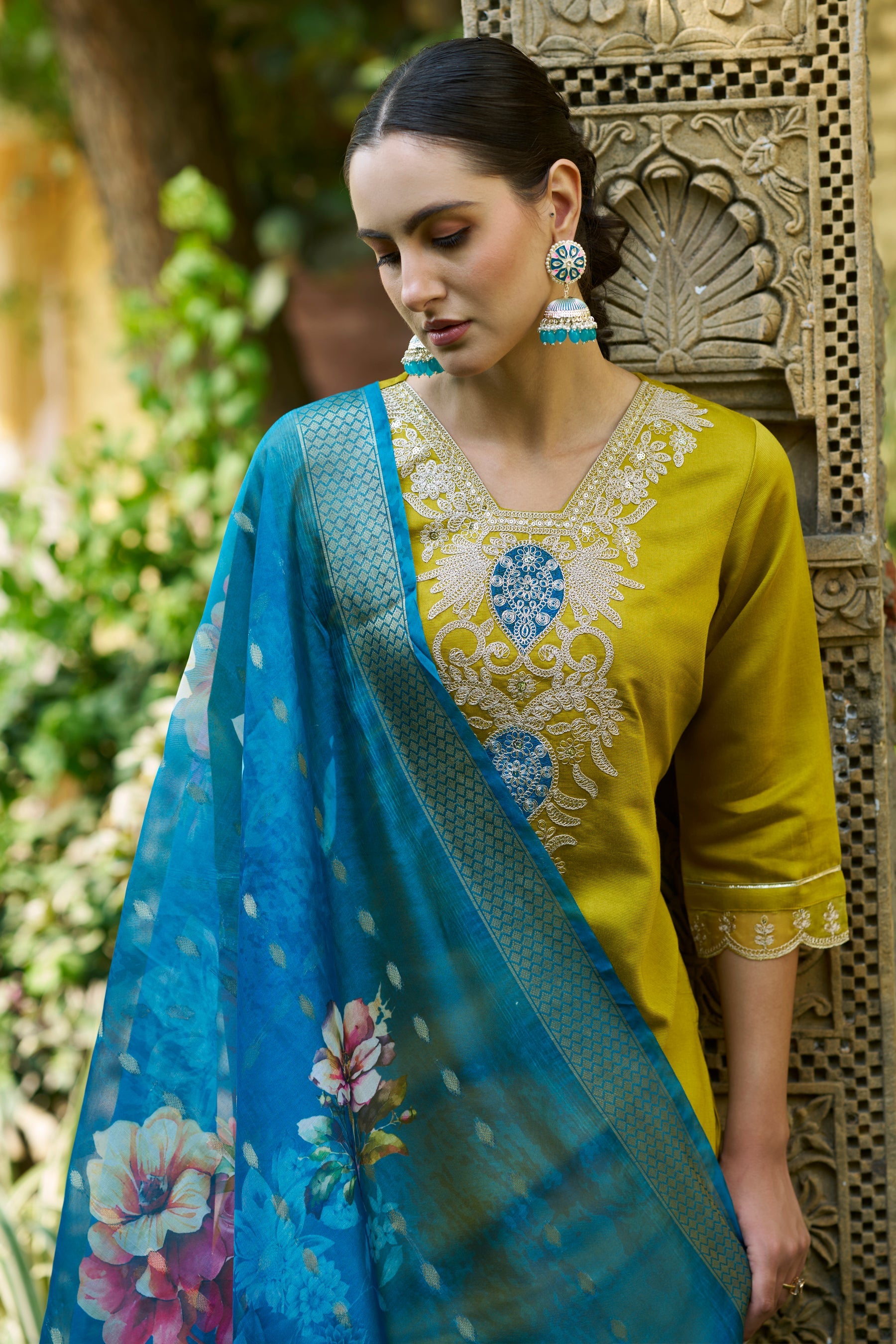 Isha Women Kurta and Pant Viscose Rayon FabricI - FitVibe Fashion