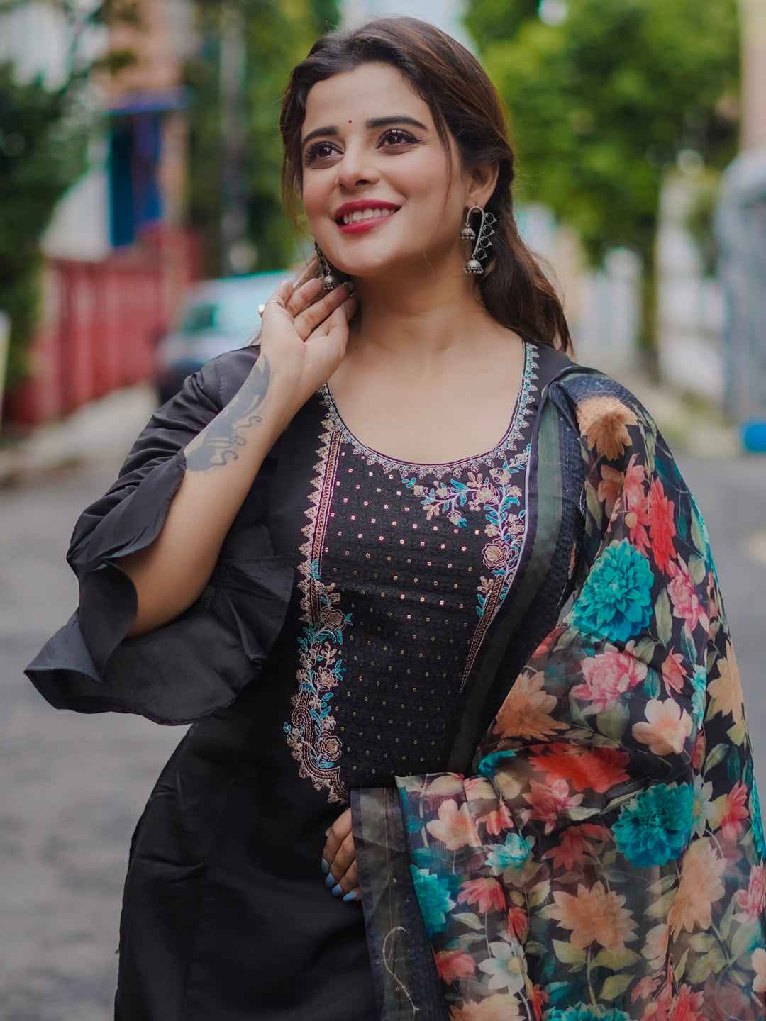 Amisha Women’s Viscose Roman Silk Embroidery Straight Kurta Pant with Dupatta Set