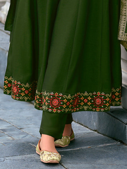 Women Silk Blend Kurta Pant Dupatta Set - FitVibe Fashion