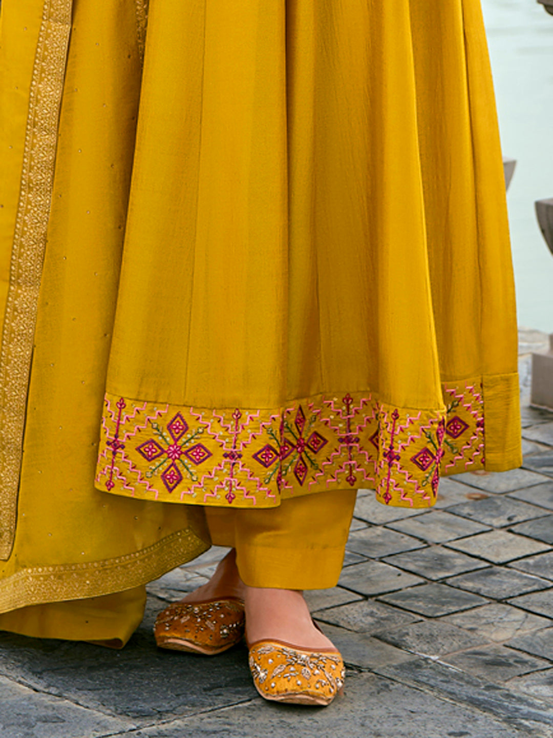 Women Silk Blend Kurta Pant Dupatta Set - FitVibe Fashion