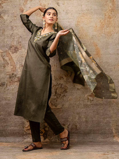 Women Kurta and Pant Sets Simar Silk fabric - FitVibe Fashion