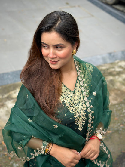 Vedhika Women’s Embroidered Chanderi Silk Kurta & Pant Set – Ready-to-Wear Festive Outfit - FitVibe Fashion