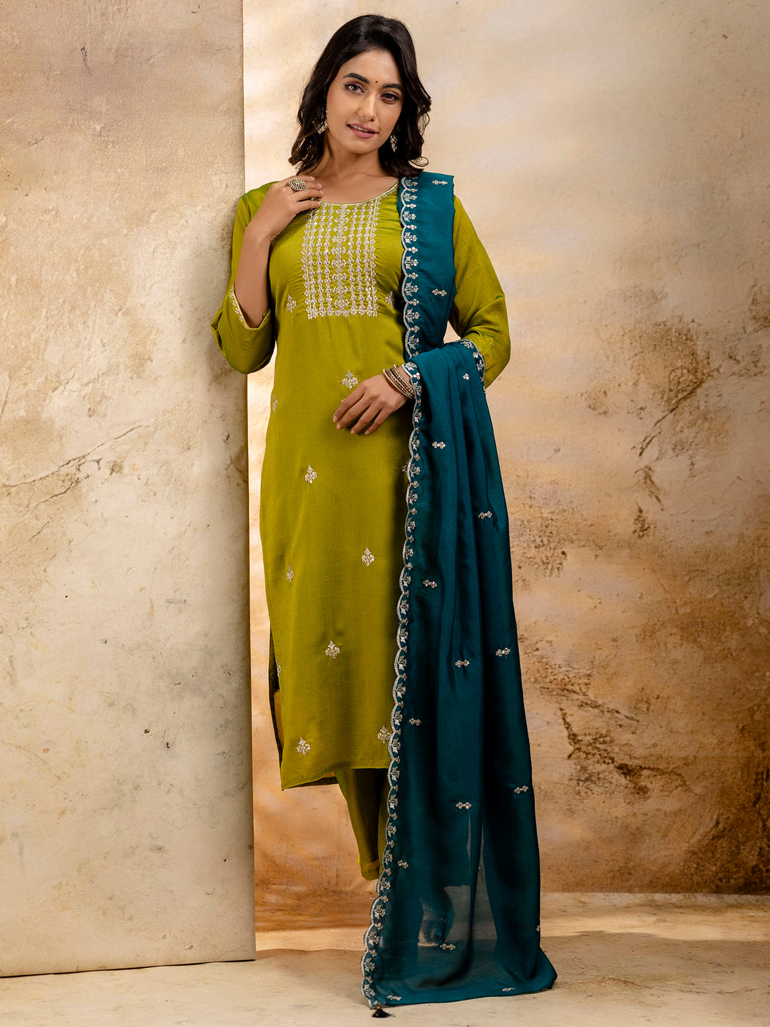 Women's Embroidered Silk Blend Kurta Pant Sets With Dupatta - FitVibe Fashion