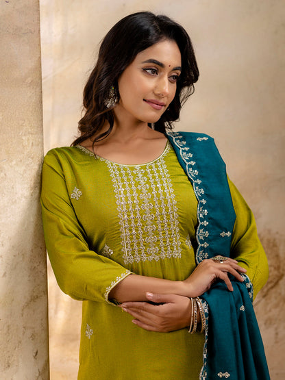 Women's Embroidered Silk Blend Kurta Pant Sets With Dupatta - FitVibe Fashion