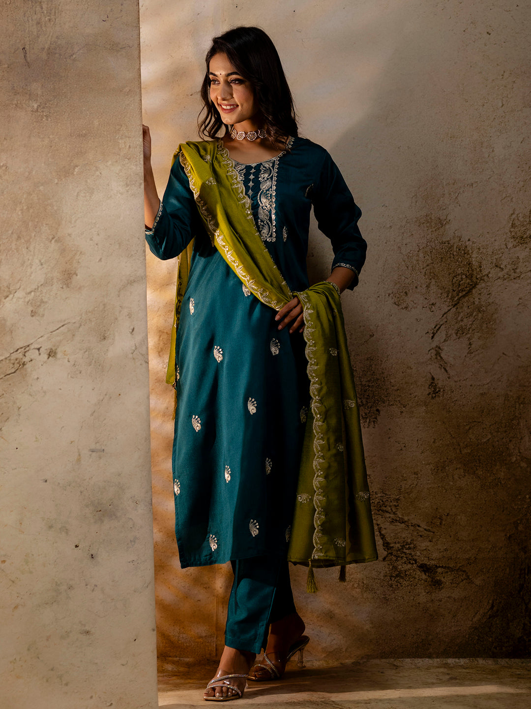 Women's Embroidered Silk Blend Kurta Pant Sets With Dupatta - FitVibe Fashion