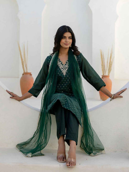 Akrita Women Silk Blend Kurta Pant Dupatta Set