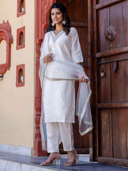 Akrita Women Silk Blend Kurta Pant Dupatta Set