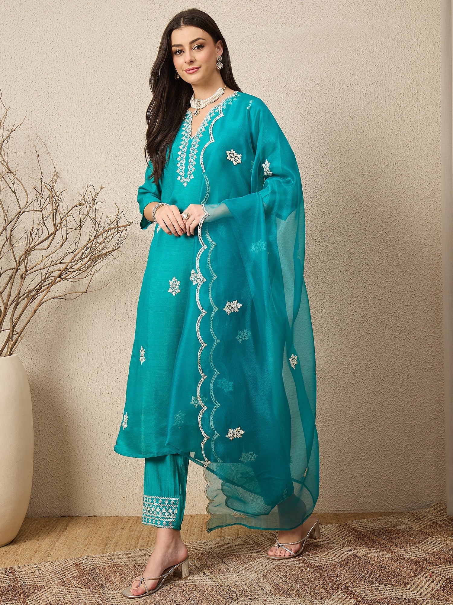 Saundh Blue Silk Blend Embroidered Kurta Set Suits - FitVibe Fashion