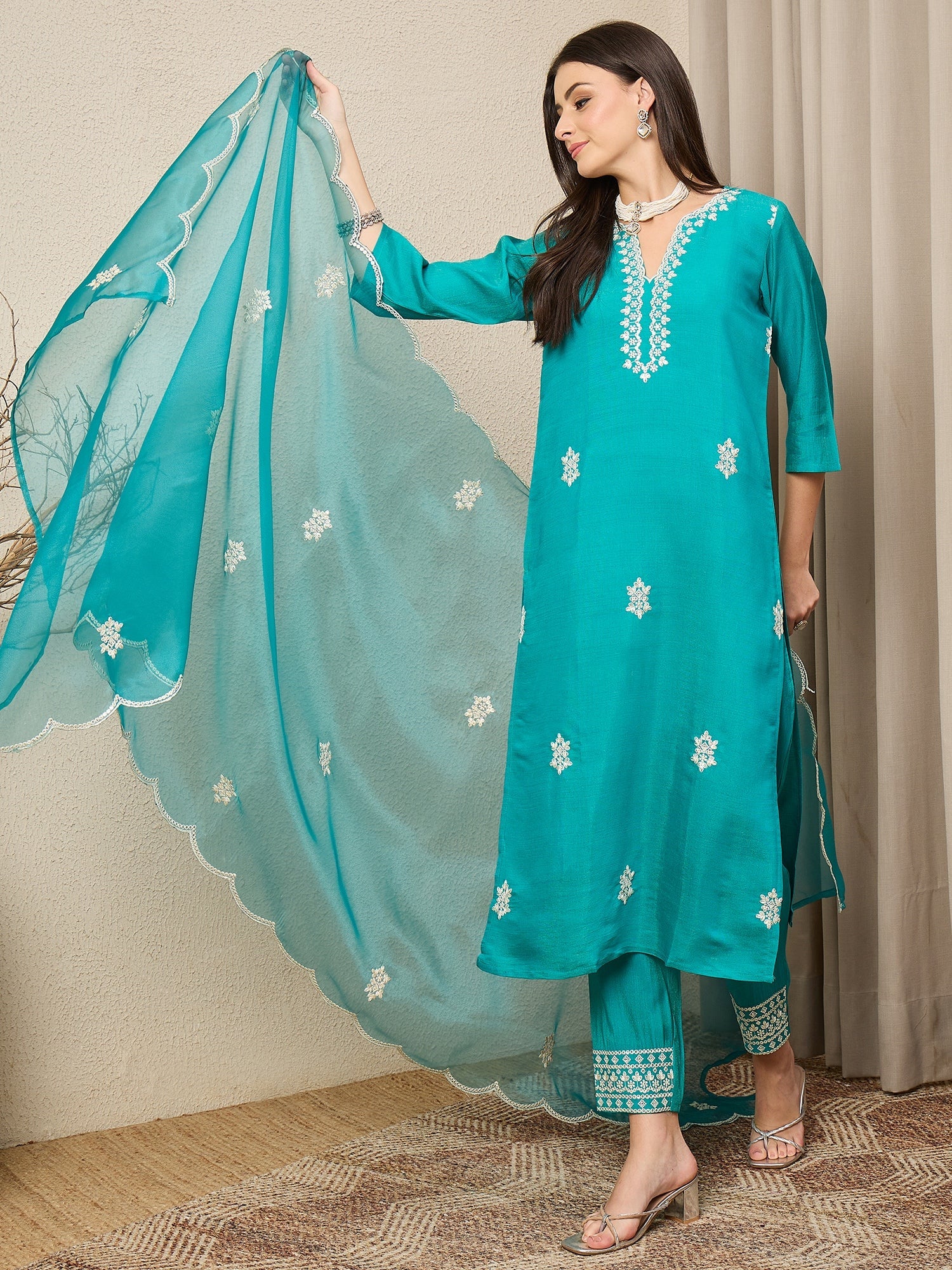 Saundh Blue Silk Blend Embroidered Kurta Set Suits - FitVibe Fashion